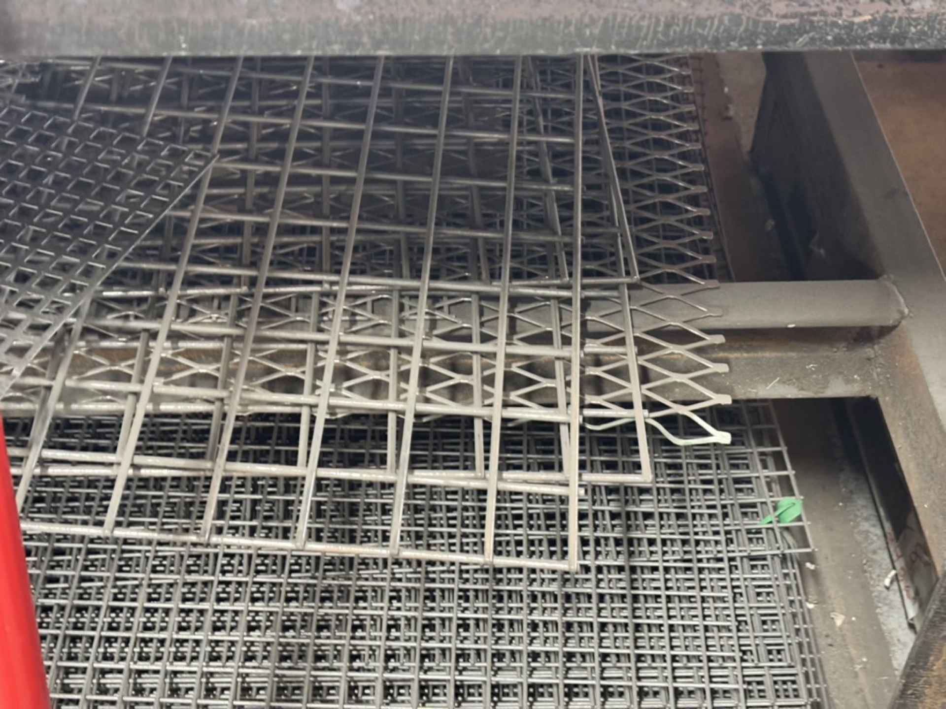 Expanded metal mesh and welded wire screen stock